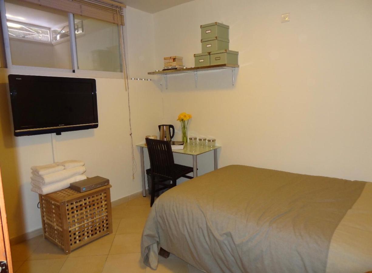 1 Or 2 Rooms With Breakfast And Parking เยรูซาเลม ภายนอก รูปภาพ