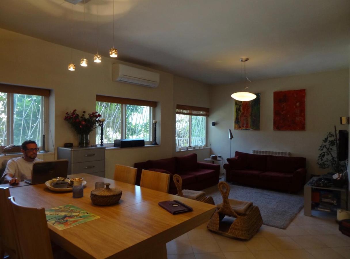 1 Or 2 Rooms With Breakfast And Parking เยรูซาเลม ภายนอก รูปภาพ